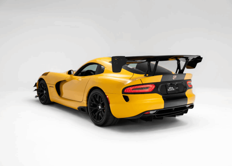 This 44-Mile Dodge Viper ACR-Extreme Just Set an Auction Record at $532,999