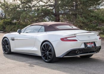 2016 Aston Martin Vanquish Volante