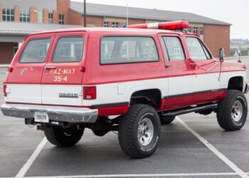 9k-Mile 1990 Chevrolet Suburban V2500 Scottsdale 4×4 Fire Support Truck at No Reserve