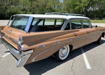 38k-Mile 1959 Pontiac Bonneville Custom Safari