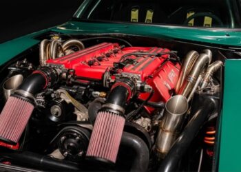 This Junkyard Datsun 240Z Now Has a Doge Viper V10 Engine