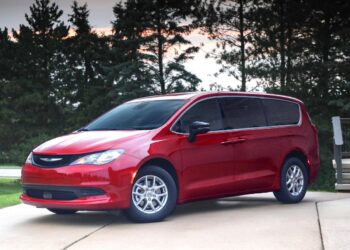 Chrysler Pacifica and Voyager Minivans Recalled Over Airbags