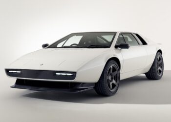 Reborn $570,000 Lotus Esprit Fires Up Its Rebuilt V8 for the First Time