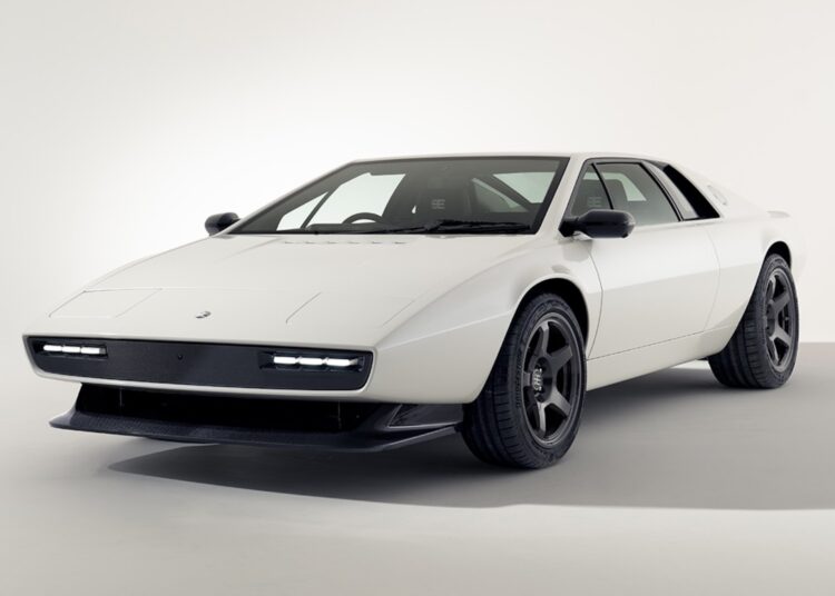 Reborn $570,000 Lotus Esprit Fires Up Its Rebuilt V8 for the First Time