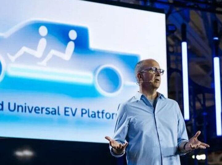 Ford Tech Chief Doug Field Leaving at Automaker Retrenches