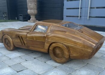 Ferrari 250 GTO Wooden Display Model at No Reserve