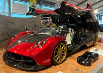 Pagani Huayra Sells for $3.19 Million, Sets Record at Barrett-Jackson Palm Beach