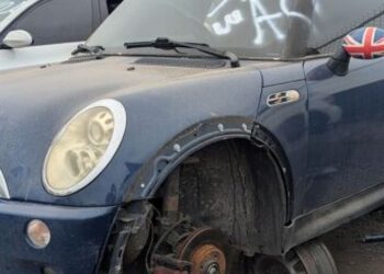 Junkyard Find: 2006 Mini Cooper S Checkmate with John Cooper Works Tuning Kit