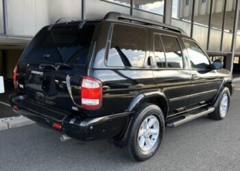 2003 Nissan Pathfinder SE 4WD at No Reserve