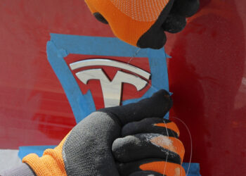 2 Things To Know Before Removing The Badges From Your Car