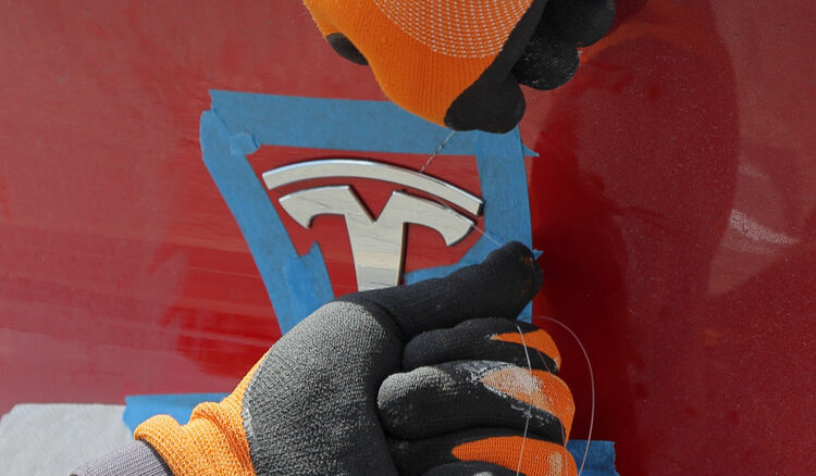 2 Things To Know Before Removing The Badges From Your Car