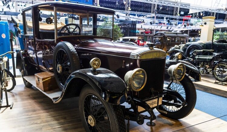 The Knight Sleeve Valve Engine Was Charmingly Weird