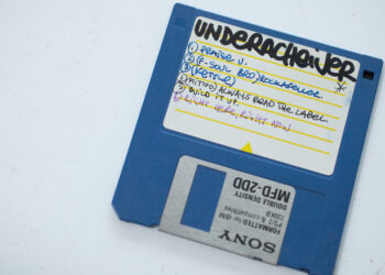 It Seems Your Tesla Will Recognize A 3.5-Inch Floppy Disk Drive