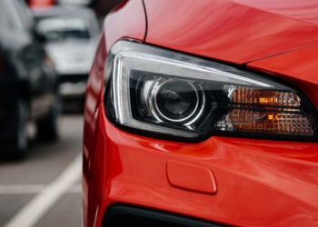 The Difference Between Projector And Reflector Headlights Is Illuminating
