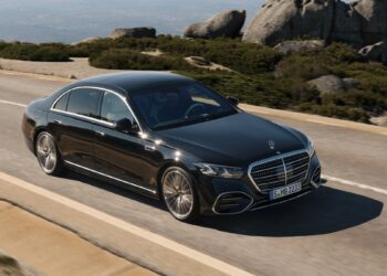 How American Buyers Kept the Mercedes V8 Alive