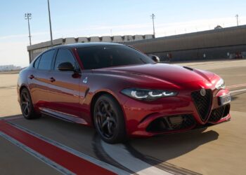Alfa Romeo Delays Giulia and Stelvio as It Backs Away From EV-Only Plans