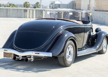 Fuel-Injected, 5.0L-Powered ’35 Ford Deluxe Roadster