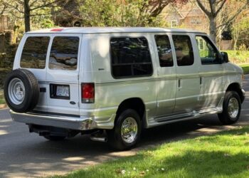 29k-Mile 2006 Ford E-250 VMI Tuscany Conversion Van w/Wheelchair Lift