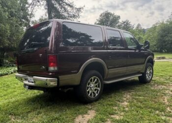 2001 Ford Excursion Limited Power Stroke 4×4 at No Reserve