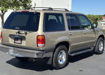 1999 Ford Explorer XLT AWD at No Reserve