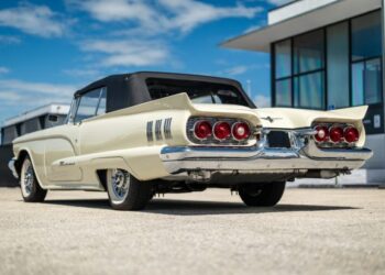 1960 Ford Thunderbird Convertible for Fisher Center for Alzheimer’s Research Foundation at No Reserve