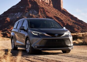 No Minivans Make IIHS Safety List as Rear-Seat Safety Falls Short