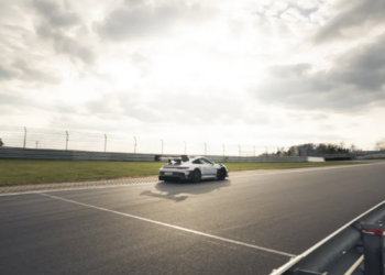 Porsche 911 GT3 RS With Manthey Kit Runs 6:45 Nürburgring Lap, Beating 1,250-HP Corvette ZR1X