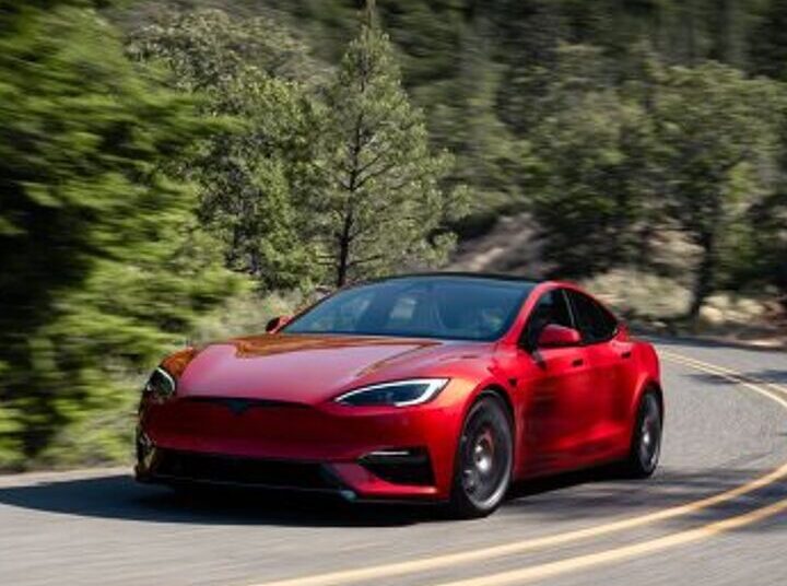 These Fatal Tesla Autopilot Crashes Can Tell Us a Lot About Self-Driving Tech