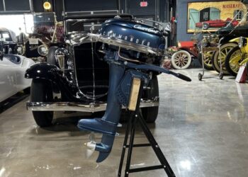 Chris-Craft Commander Outboard at No Reserve