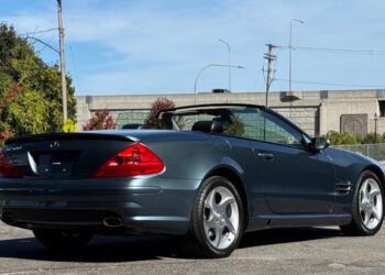 16k-Mile 2005 Mercedes-Benz SL500