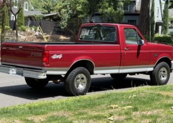 1995 Ford F-150 XL 4×4 5-Speed at No Reserve