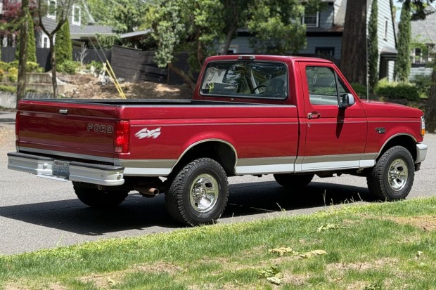 1995 Ford F-150 XL 4×4 5-Speed at No Reserve