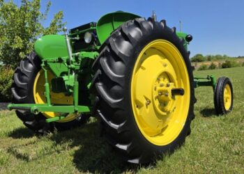 1954 John Deere 40-W Tractor at No Reserve