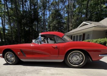 Fuel-Injected 1962 Chevrolet Corvette 4-Speed