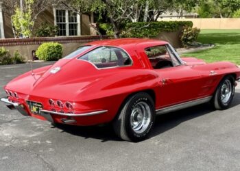 1963 Chevrolet Corvette Split-Window Coupe L76 327/340 4-Speed