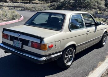 1983 BMW 320iS 5-Speed at No Reserve
