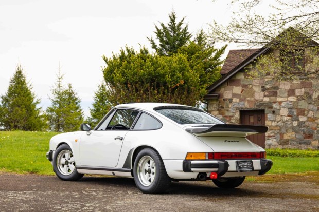RoW 1984 Porsche 911 Carrera Coupe 5-Speed