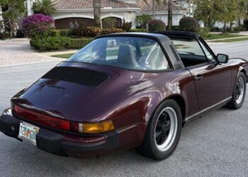 1984 Porsche 911 Carrera Targa