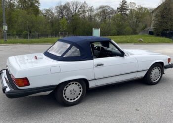 30-Years-Family-Owned 1987 Mercedes-Benz 560SL at No Reserve