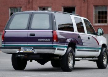 1993 Chevrolet K2500 Suburban Silverado 7.4L 4×4 at No Reserve