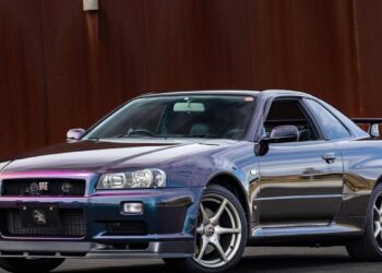 This 1999 Nissan Skyline GT-R V-Spec Pairs Midnight Purple With Just 6,000 Miles