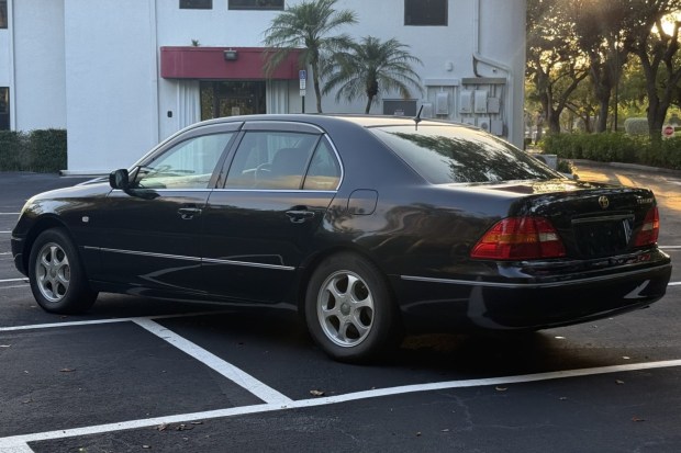 2001 Toyota Celsior Type C at No Reserve