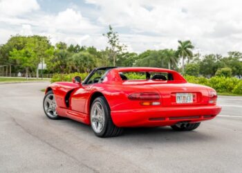 8k-Mile 2002 Dodge Viper RT/10 at No Reserve