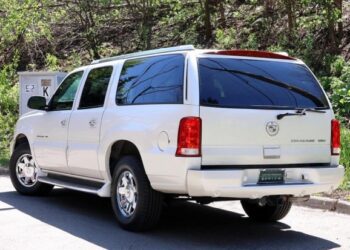 2004 Cadillac Escalade ESV at No Reserve