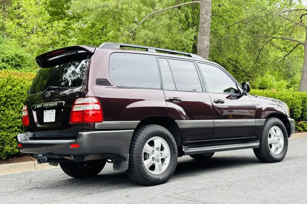 2004 Toyota Land Cruiser UZJ100 at No Reserve