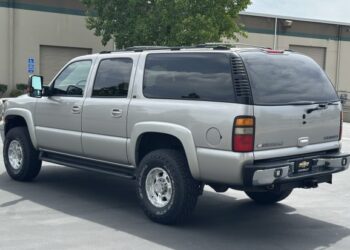 2005 Chevrolet Suburban 2500 LT 4×4 at No Reserve