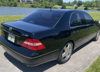 18k-Mile 2006 Lexus LS430 Ultra Luxury Package