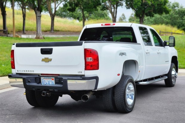 14k-Mile 2008 Chevrolet Silverado 3500HD LTZ Crew Cab Duramax 4×4 at No Reserve