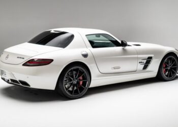 4,800-Mile 2012 Mercedes-Benz SLS AMG