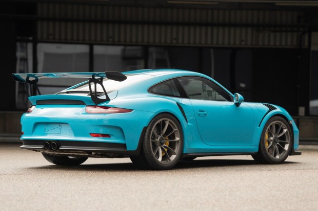 968-Kilometer, Miami Blue 2016 Porsche 911 GT3 RS